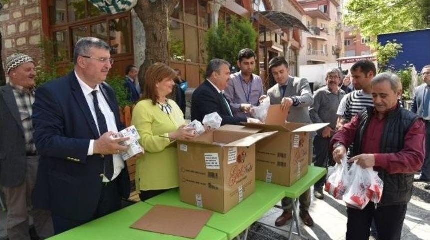 Başkan &Ccedil;er&ccedil;i Vatandaşların Regaip Kandili&rsquo;ni Kutladı