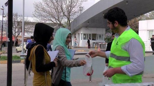 Üniversite Öğrencilerine Kandil Simidi