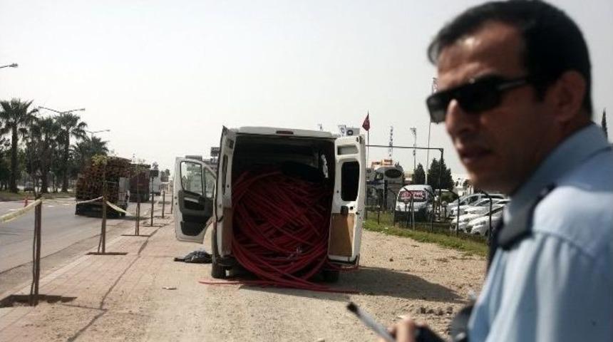 Bomba Y&uuml;kl&uuml; Sanılan Ara&ccedil;tan &Ccedil;alıntı Kablo &Ccedil;ıktı