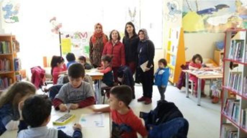 Kreş &Ouml;ğrencileri K&uuml;t&uuml;phaneyi Gezdi