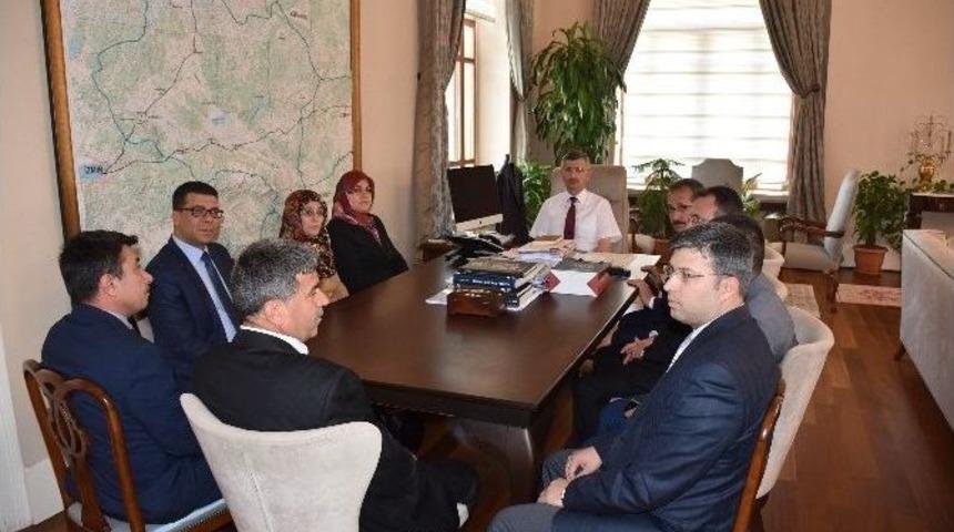 Manisa İl M&uuml;ft&uuml;s&uuml; Sinan Cihan Vali Bektaş&rsquo;ı Ziyaret Etti