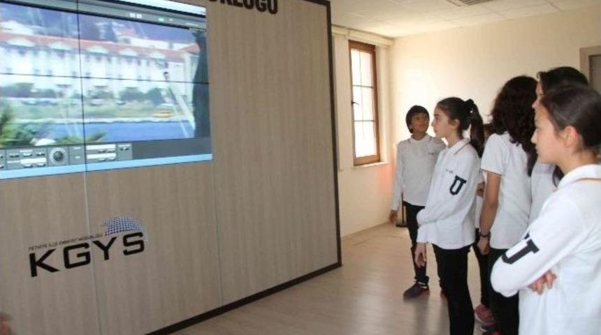 Fethiye’de Öğrenciler Polisin Çalışmalarını İzledi