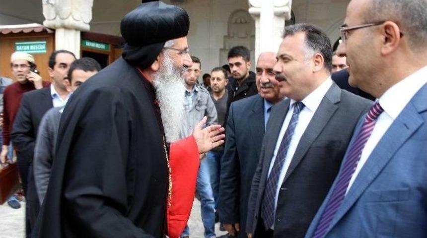 Metropolit, Camide Mevlit Dinledi