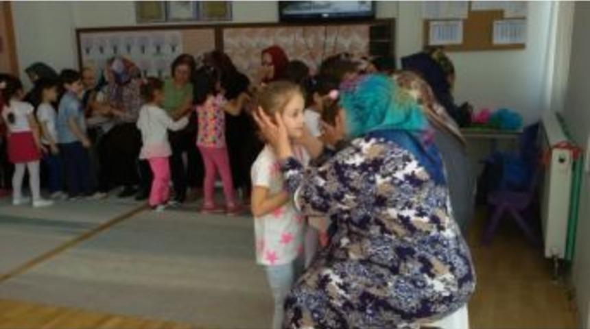 Minik &Ouml;ğrenciler Ninelerini Ağırladı