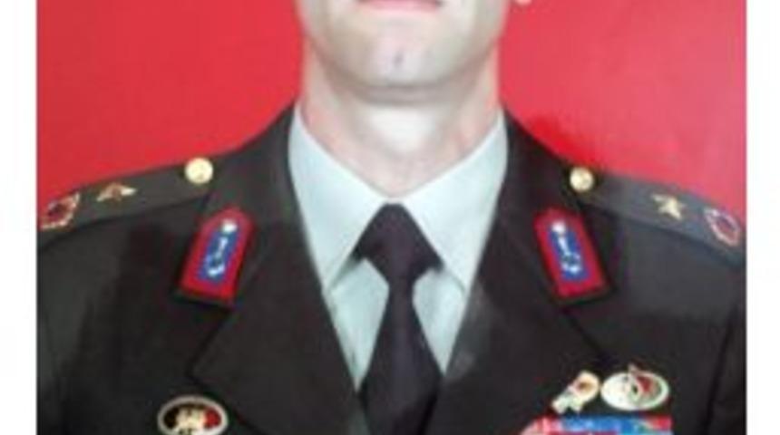 Şehit Binbaşı Ahmet Karaman&rsquo;ın Pendik&rsquo;teki Evine Ateş D&uuml;şt&uuml;