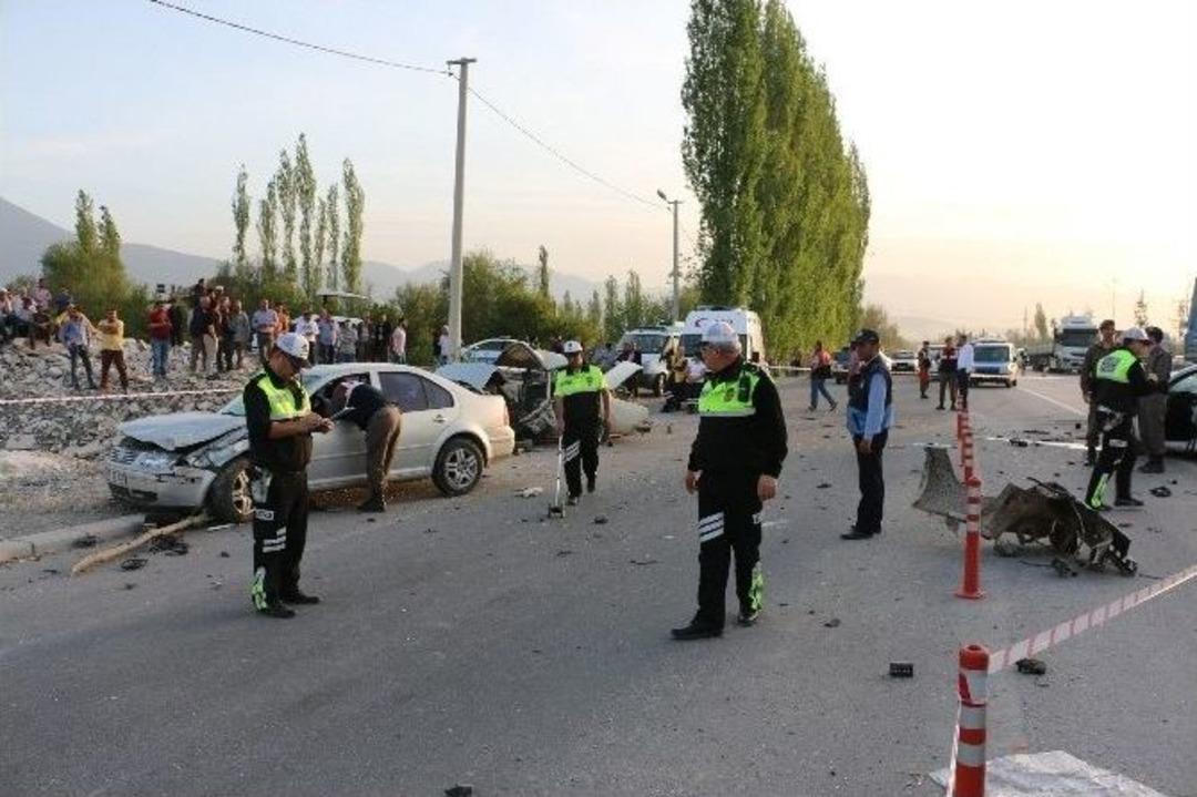 Denizli&rsquo;de Feci Kaza: 3 &Ouml;l&uuml;, 4 Yaralı