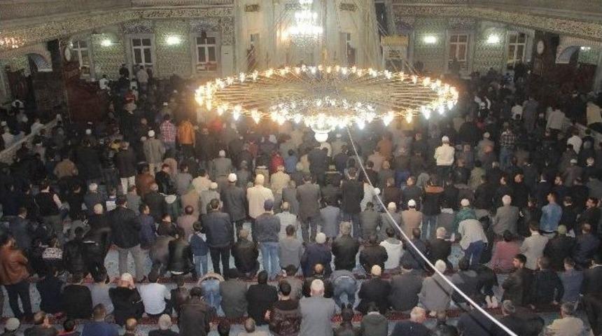 Elazığ&rsquo;da Regaip Kandili Coşkusu