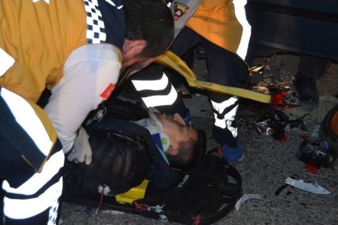 Otomobille Motosiklet &Ccedil;arpıştı: 4 Yaralı