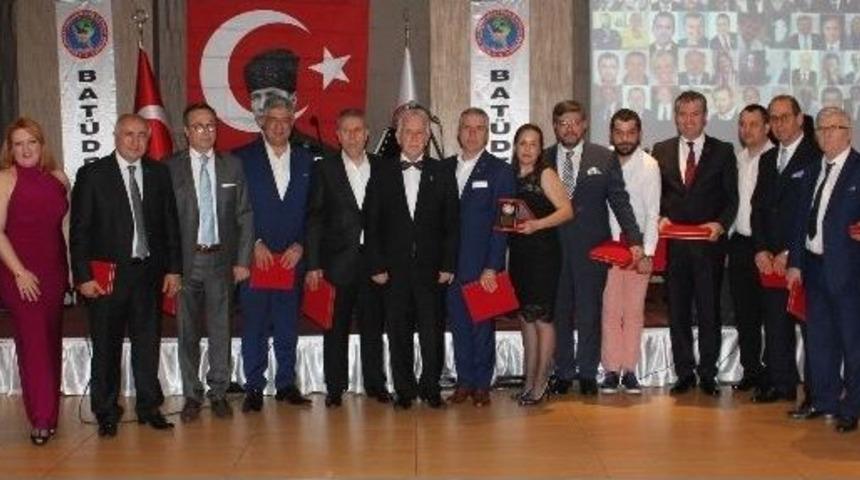 Şehit &Ccedil;ocukları İ&ccedil;in Tek Yumruk Oldular