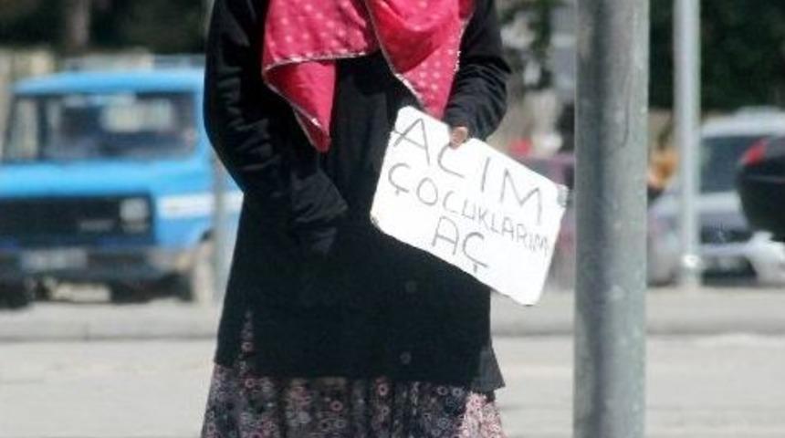 Suriyeli Kadınlardan "d&ouml;vizli" Dilenme