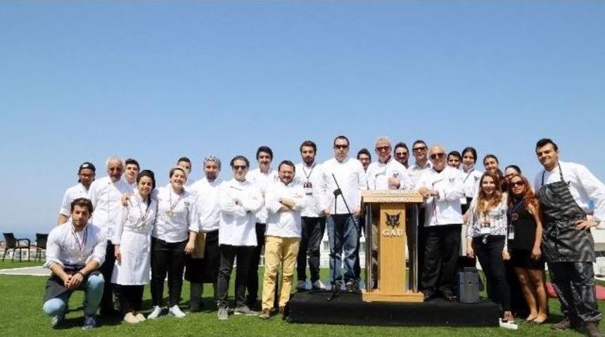 Girne Amerikan &Uuml;niversitesinde Turizm Haftası Renkli G&ouml;r&uuml;nt&uuml;lere Sahne Oldu