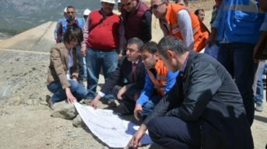 &Ouml;zg&uuml;r, Finike Kapı&ccedil;ay Baraj İnşaatını İnceledi