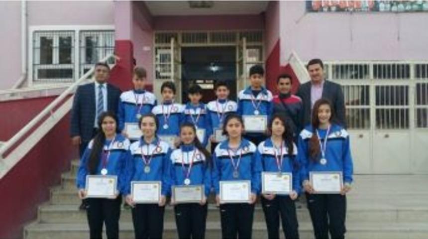 Mehmet Adil İkiz Ortaokulu Badmintonda Rekora Koşuyor