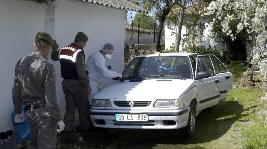 Otomobilin Teyp Ve Ak&uuml;s&uuml;n&uuml; &Ccedil;aldılar