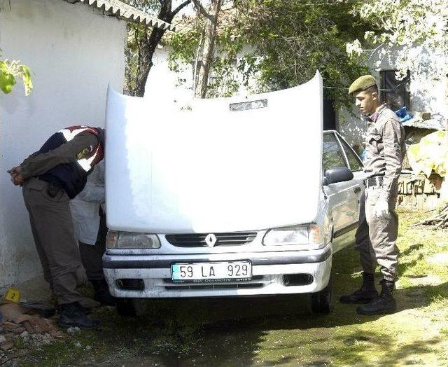 Otomobilin Teyp Ve Aküsünü Çaldılar