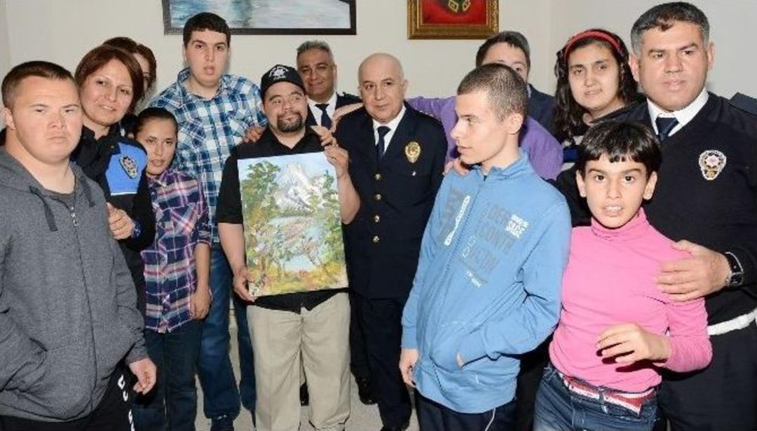 Karakolda &Ouml;zel &Ccedil;ocuklara Eğitim