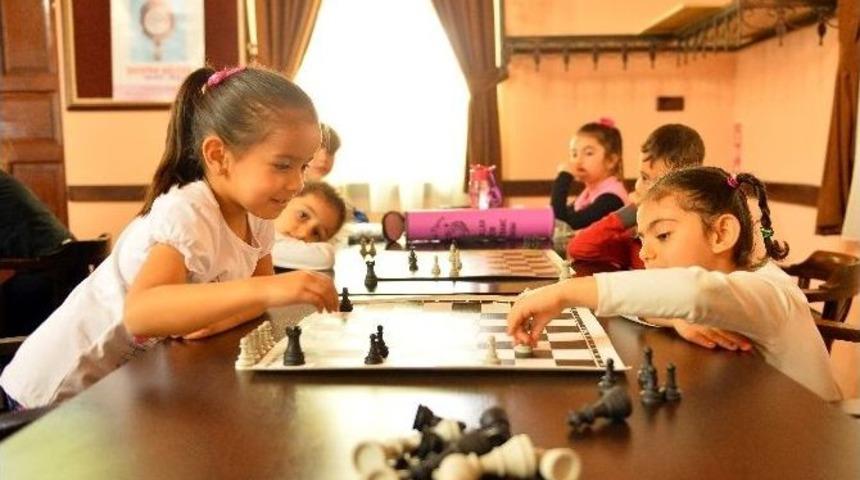 Muratpaşa Belediyesi&rsquo;nden Satran&ccedil; Kursu