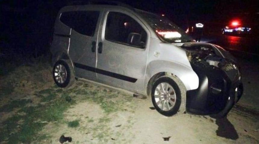 Otomobil İle Hafif Ticari Araç Çarpıştı: İki Yaralı