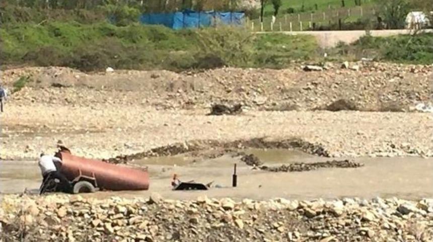 Bartın&rsquo;da Trakt&ouml;r Sulara G&ouml;m&uuml;ld&uuml;