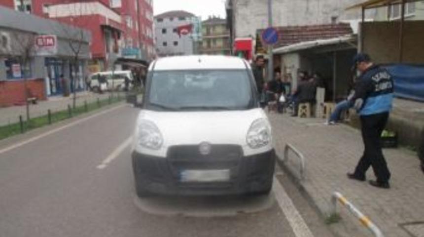 İzmit Zabıtası Uygunsuz Parkı Affetmedi