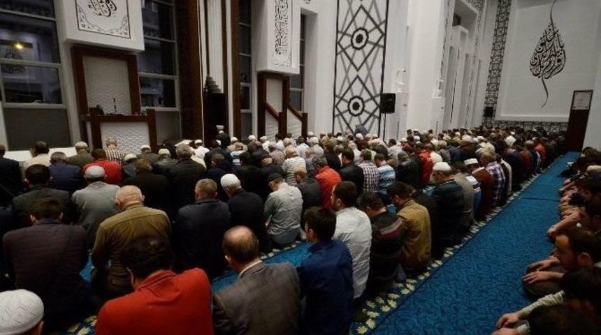 Meram&rsquo;da Regaib Kandili &Ouml;zel Programı