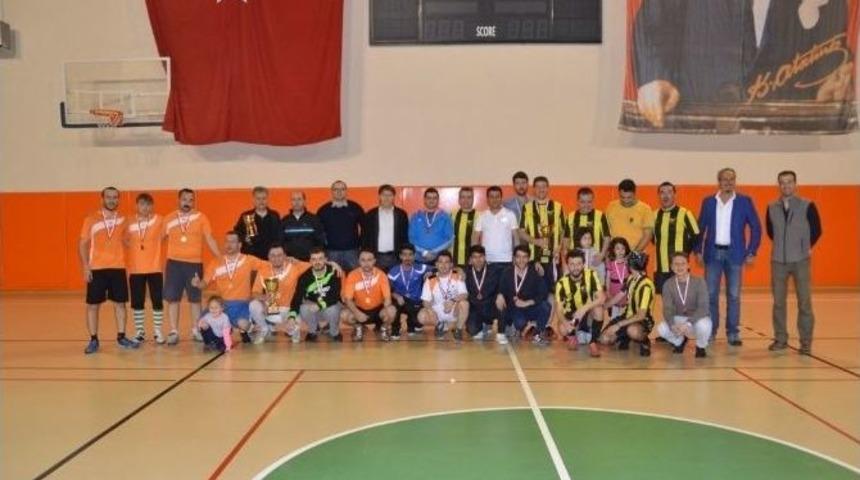 1. Futsal Personel Turnuvası &Ouml;d&uuml;l T&ouml;reni