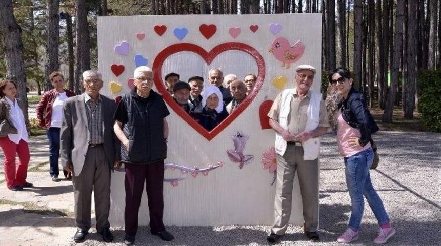 Deneyimli Yurttaşlar Balmumu Heykeller M&uuml;zesini Gezdi