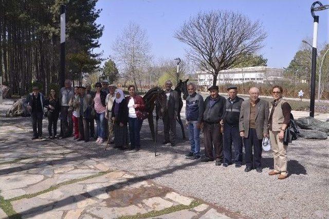 Deneyimli Yurttaşlar Balmumu Heykeller Müzesini Gezdi