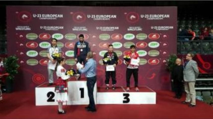 Millilerden İki Madalya