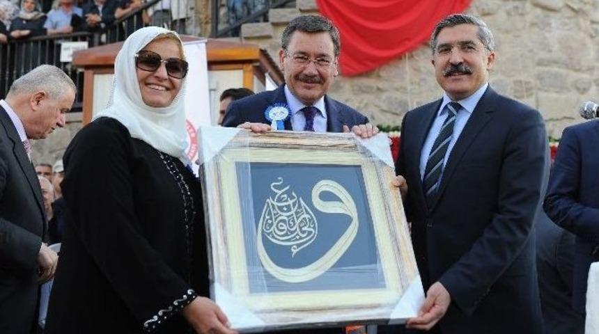 Restore Edilen Gülbaba Türbesi Ziyarete Açıldı