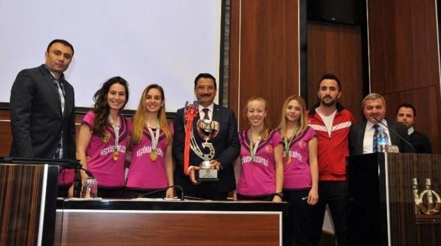 Ke&ccedil;i&ouml;ren Bu Sene De Şampiyonluğu Kaptırmadı