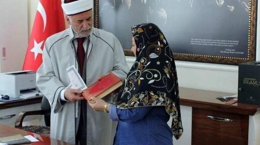 Taylandlı Kadın M&uuml;sl&uuml;man Oldu