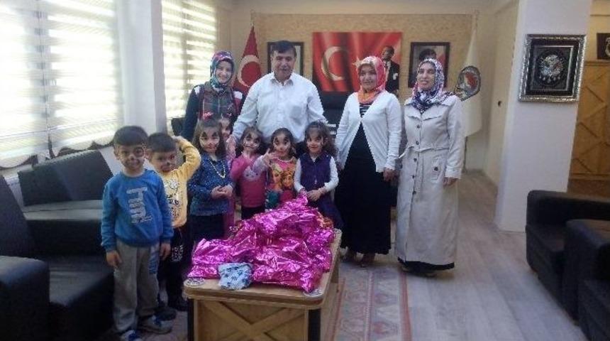 Emetli &Ouml;ğrenciler Oyuncakları Suriyeli Kardeşlerine G&ouml;nderdi