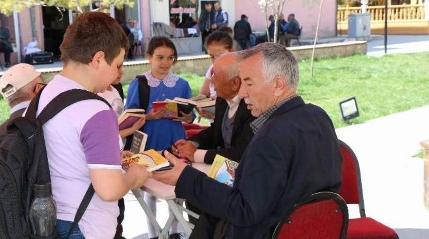 Boğazlıyan&rsquo;da Minikler B&uuml;y&uuml;klere Kitap Hediye Etti