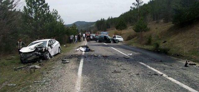Kastamonu’da Otomobiller Çarpıştı: 1 Ölü, 2 Yaralı