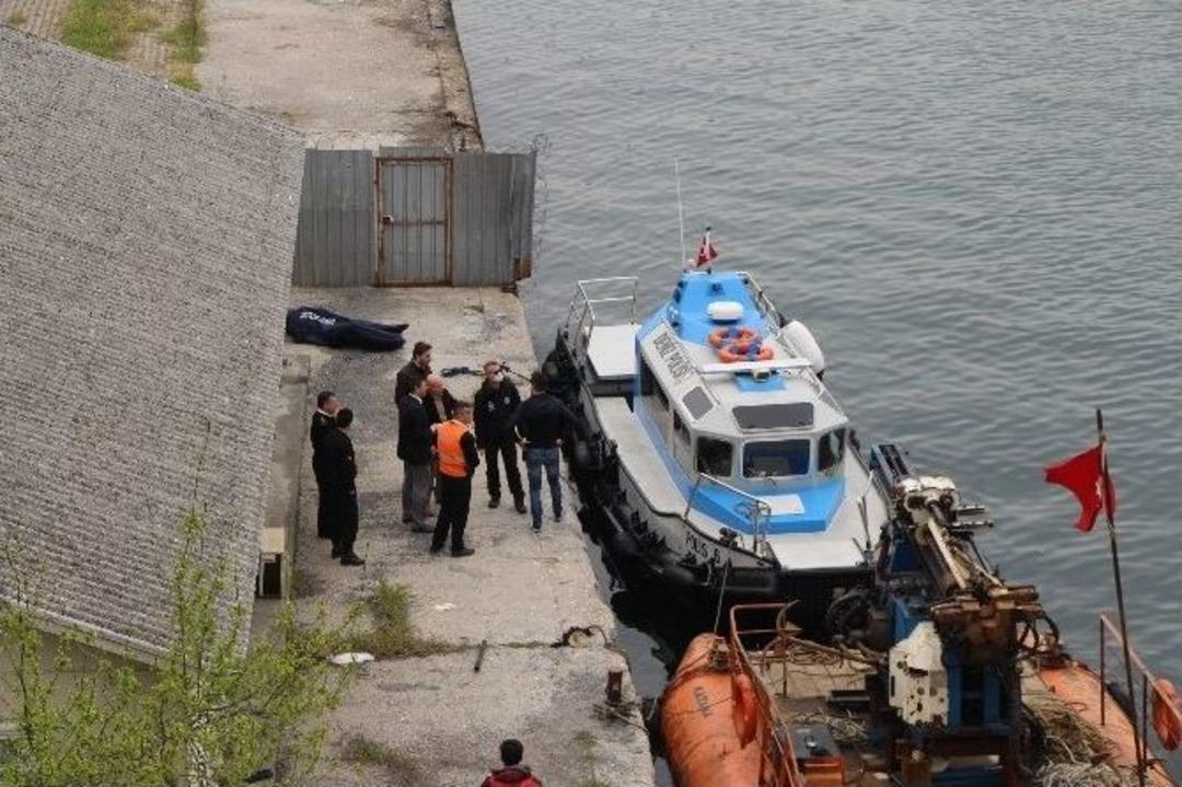 Hali&ccedil;&rsquo;te Bir Erkek Cesedi Bulundu
