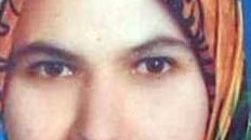 Kaldırımda Bekleyen Kadın Kamyonetin Altında Kalarak &Ouml;ld&uuml;