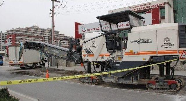 Kaldırımda Bekleyen Kadın Kamyonetin Altında Kalarak Öldü