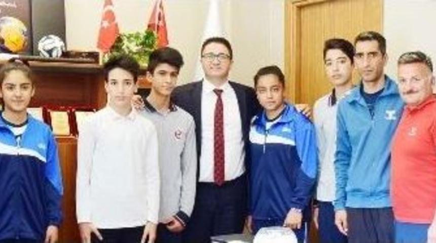 Gaziantep Hentbol Erkek Ve Bayan Takımı Analig Finaline Adını Yazdırdı