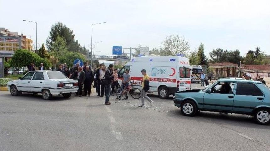 Otomobiller &Ccedil;arpıştı: 2 Yaralı