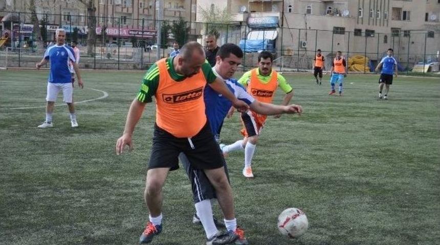 Basın İle Polisler Yeşil Sahalarda Buluştu