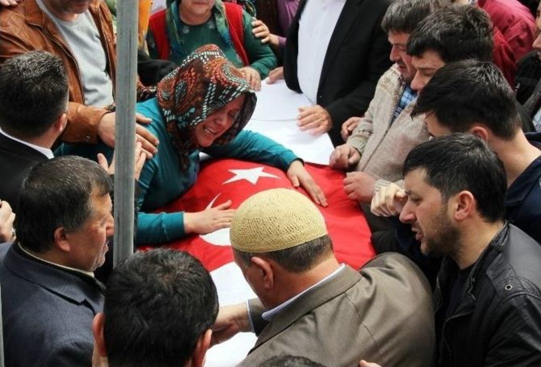 İş Kazasında &Ouml;len Madenci G&ouml;zyaşları İ&ccedil;inde Toprağa Verildi