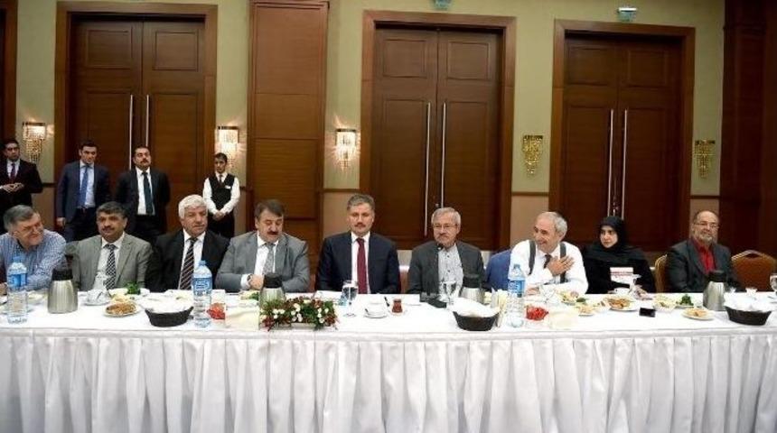 44 Yazar Ve Şair, Çocuklar İçin Malatya’da Buluştu