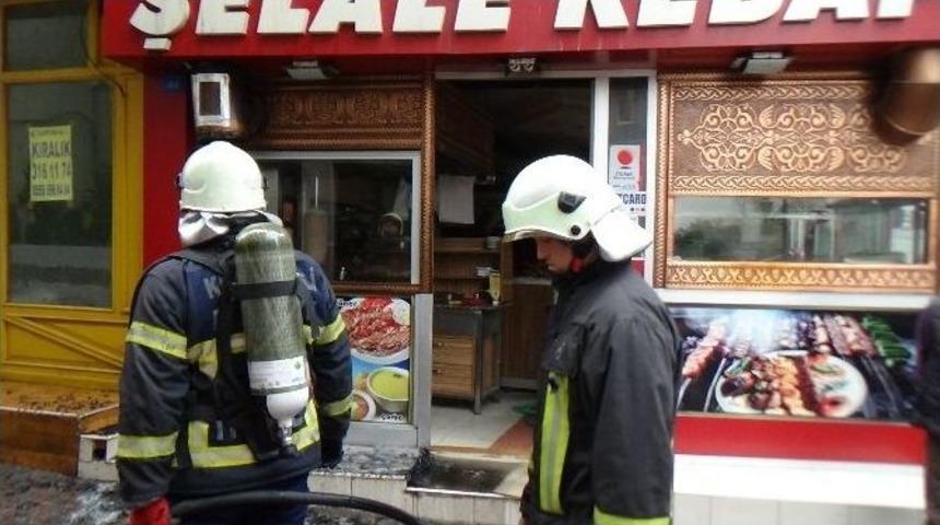 Kebap&ccedil;ının Bacasındaki Yangın Korkuttu