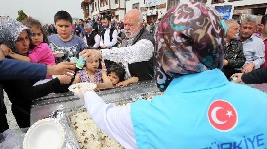 Diyanet Vakfı&rsquo;ndan Hacı Bayram Camii&rsquo;nde Kutlu Doğum Aşı İkramı