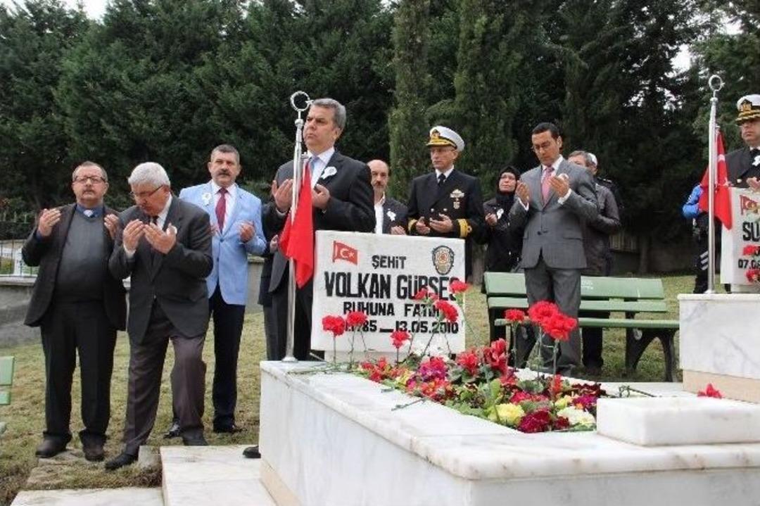 Şehit Polisler Mezarları Başında Dualar Ve G&ouml;z Yaşlarıyla Anıldı