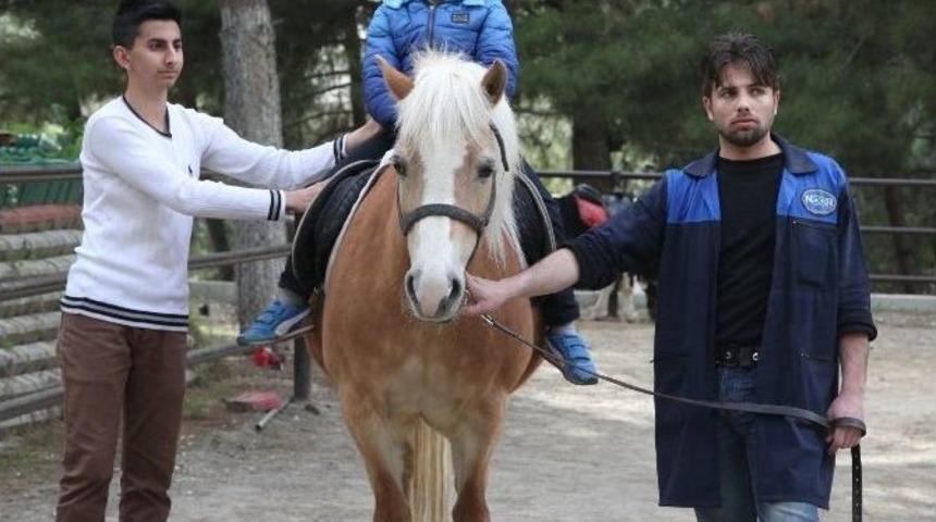 Şahinbey Belediyesi Down Sendromlu &Ccedil;ocukları Unutmadı