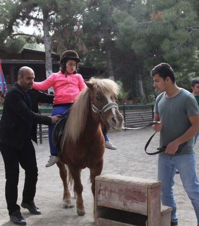 Şahinbey Belediyesi Down Sendromlu Çocukları Unutmadı