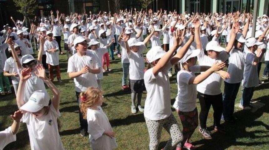 300 &Ccedil;ocuk Dans Ederek Spor Yaptı