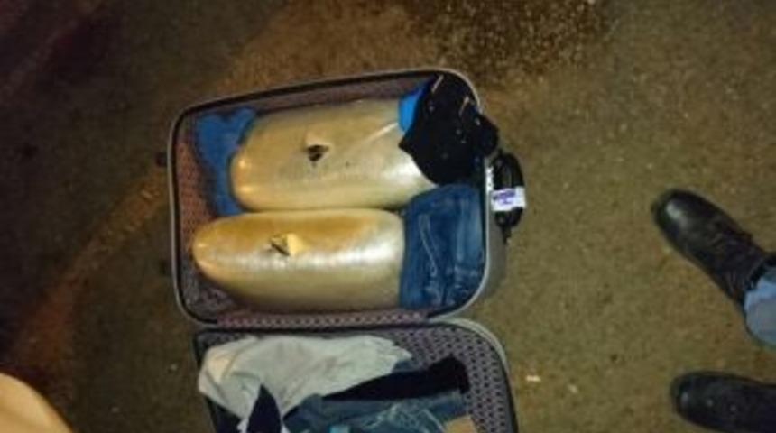 Yolcunun Valizinden 14 Kilo 500 Gram Toz Esrar &Ccedil;ıktı